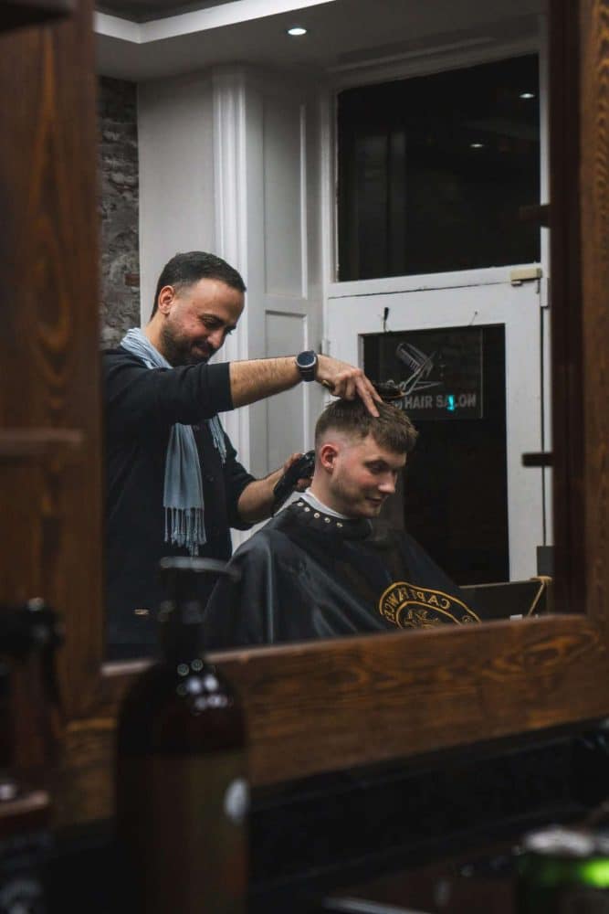 Frisure til mænd med høje tindinger – herreklip hos Starco Barber på Vesterbro