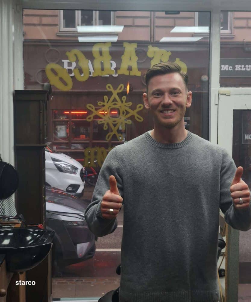 Sideskilning mænd – glad kunde efter herreklip hos Starco Barber på Vesterbro